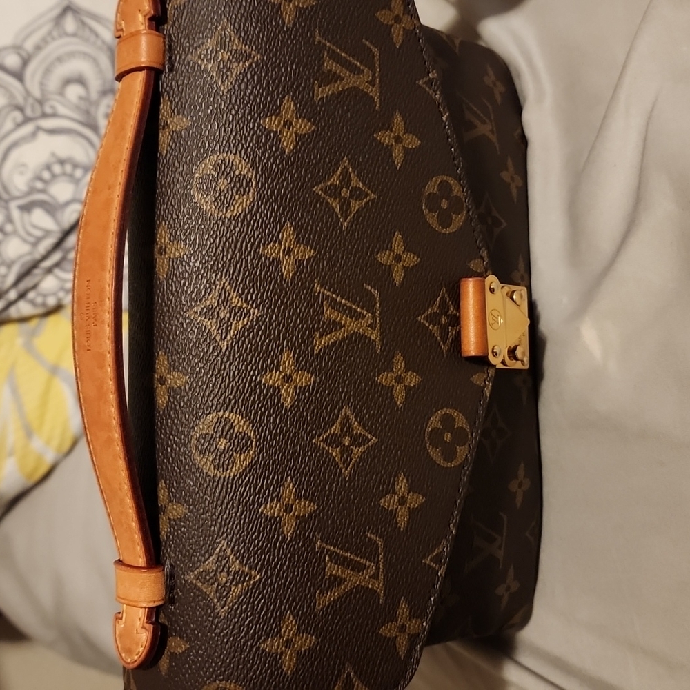 Louis Vuitton Pochette Metis